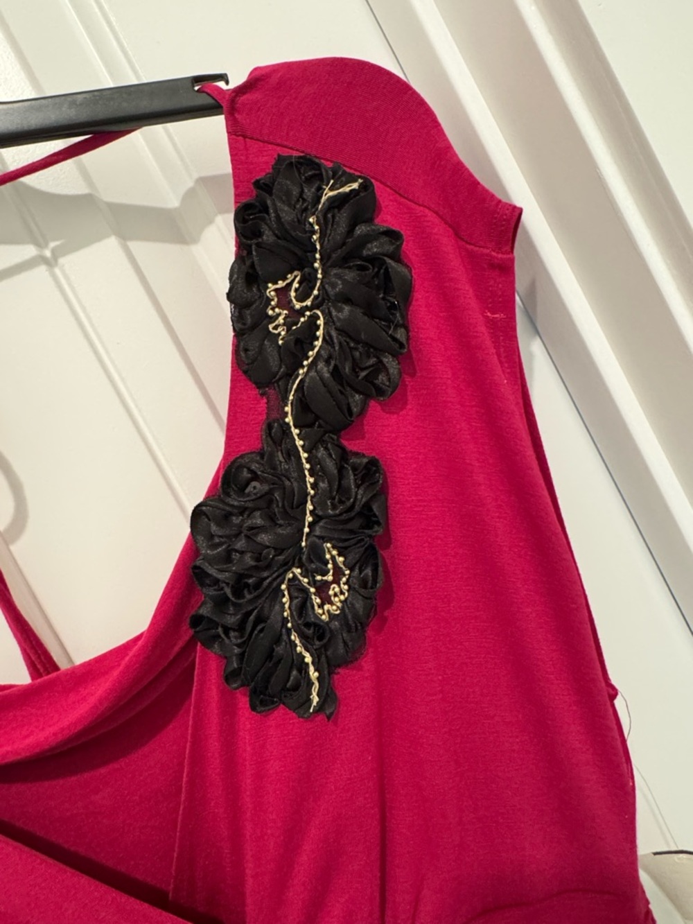 🌺NWT Women’s Large Ruched V-Neck Midi Dress with Black Floral Applique ✨💲45